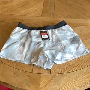 NWT Women’s Nike Tennis skorts Dri-fit